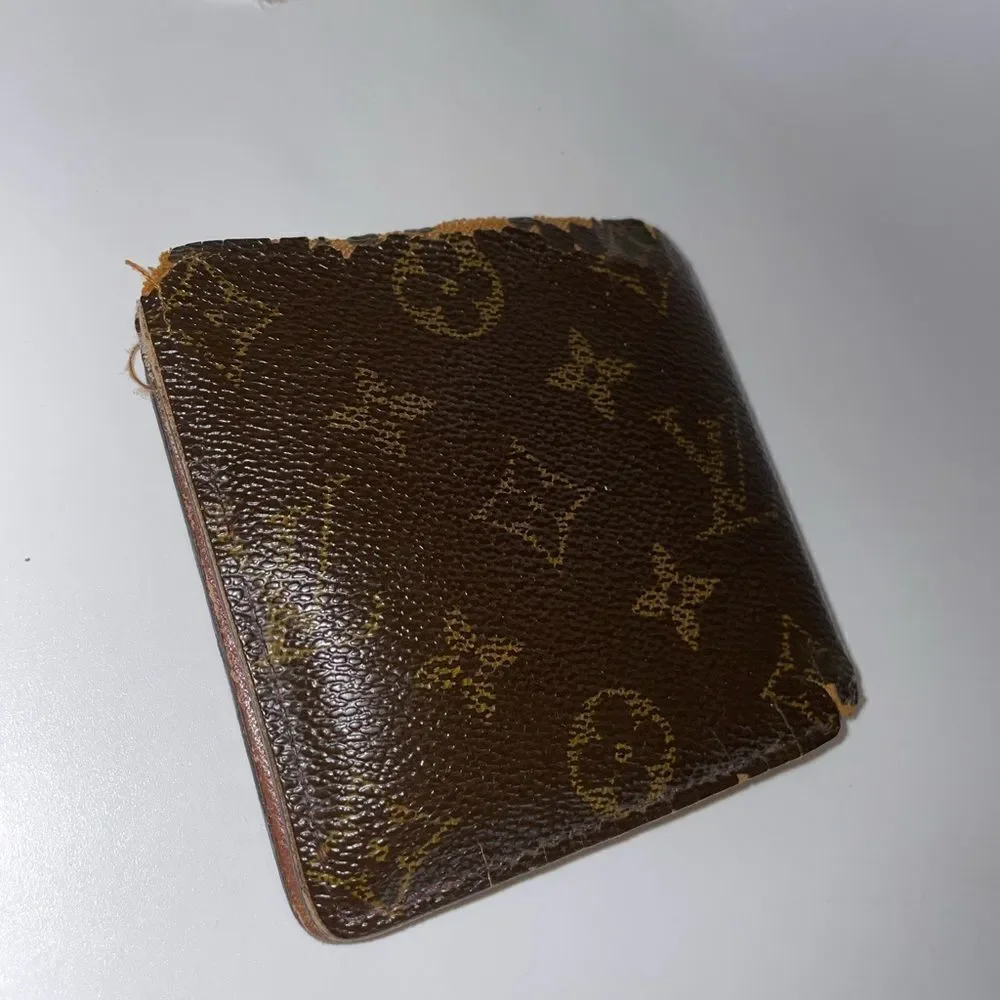 Authentic Louis Vuitton Monogram Bifold Wallet Mens